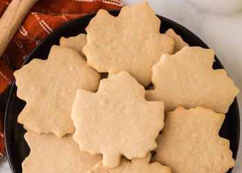 maple-cookies plate of maple cookies in leaf shape